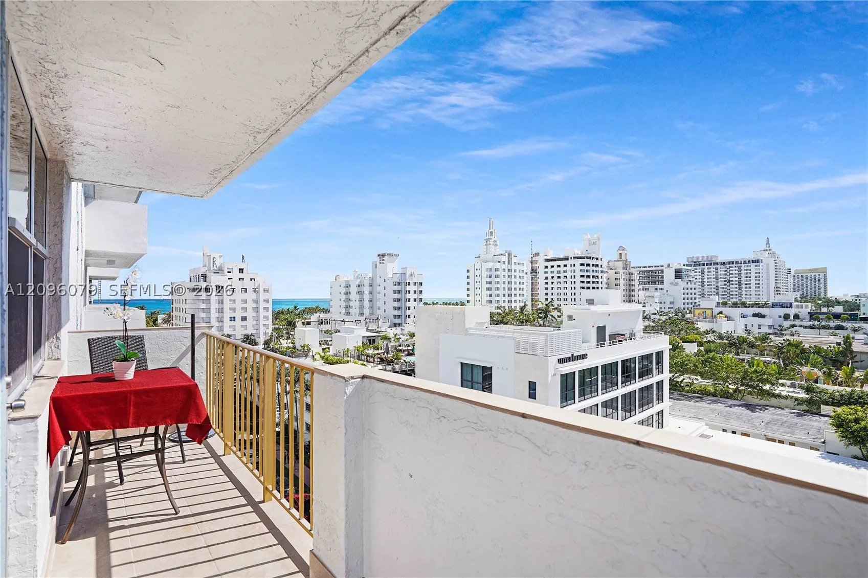 245 18 St #902