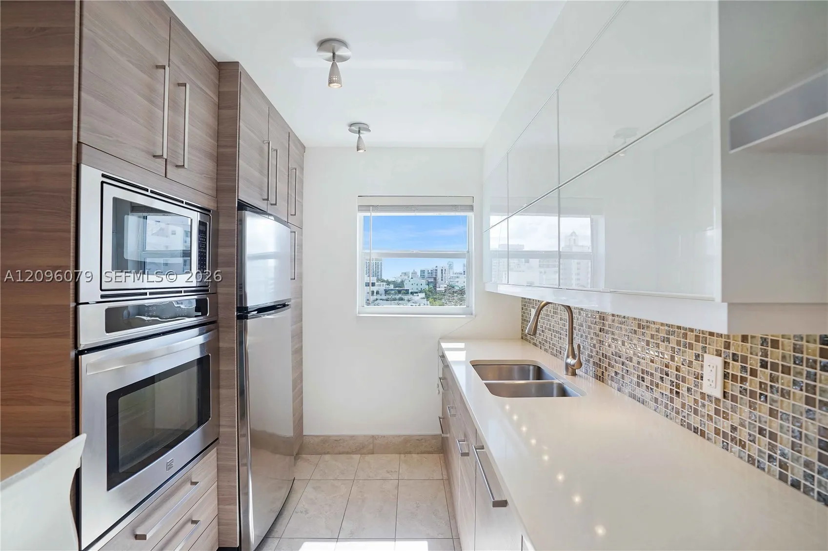 245 18 St #902