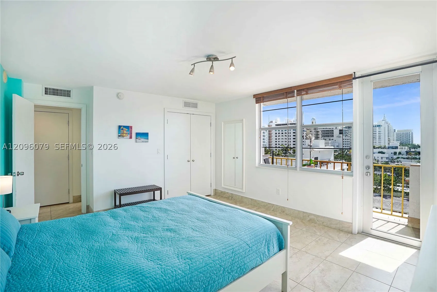 245 18 St #902