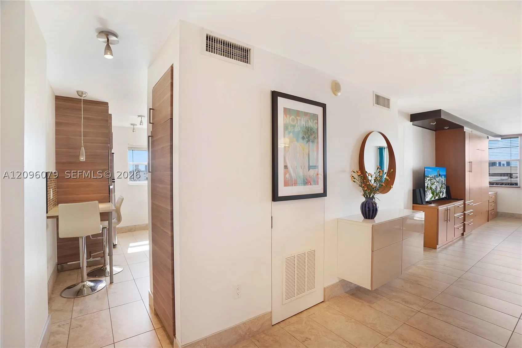 245 18 St #902
