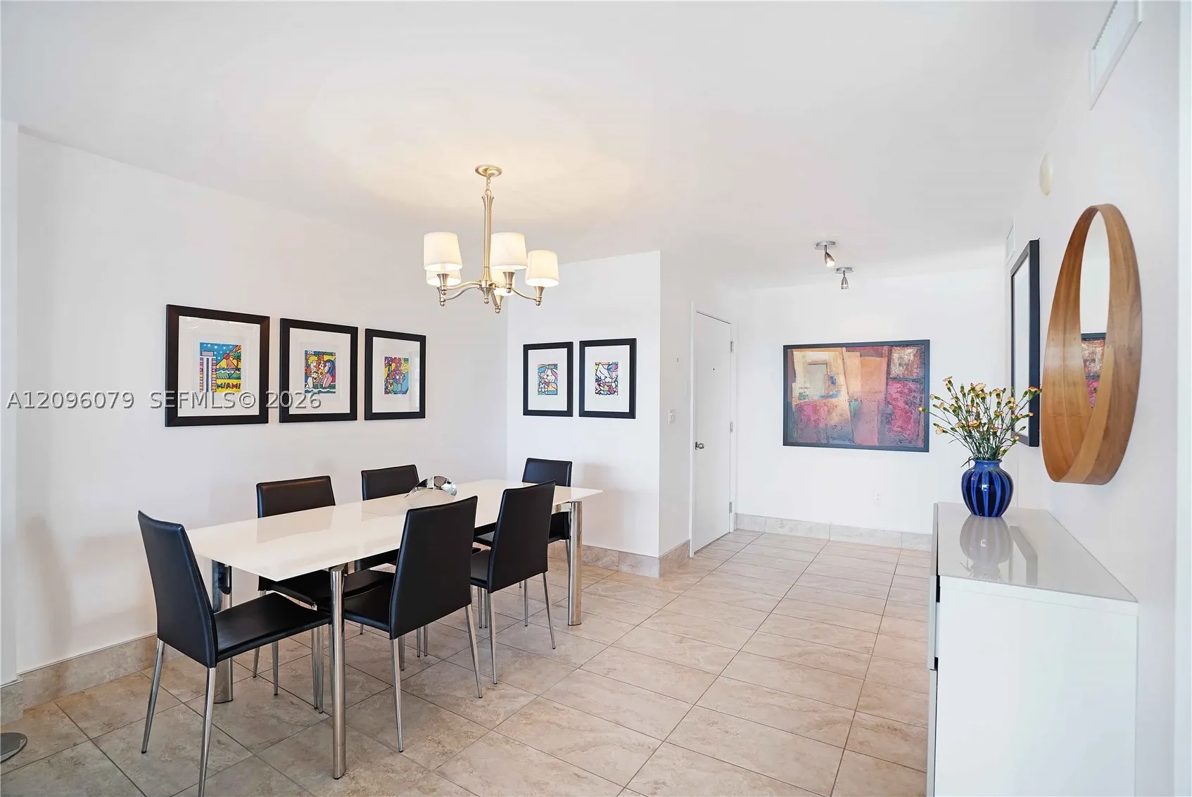 245 18 St #902