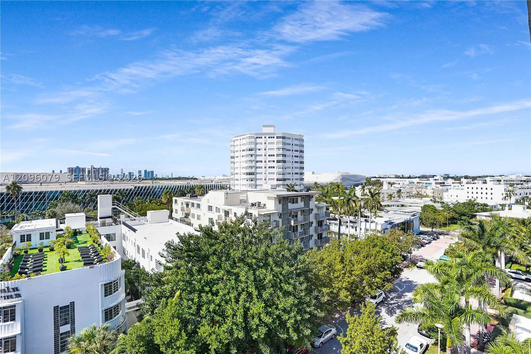 245 18 St #902
