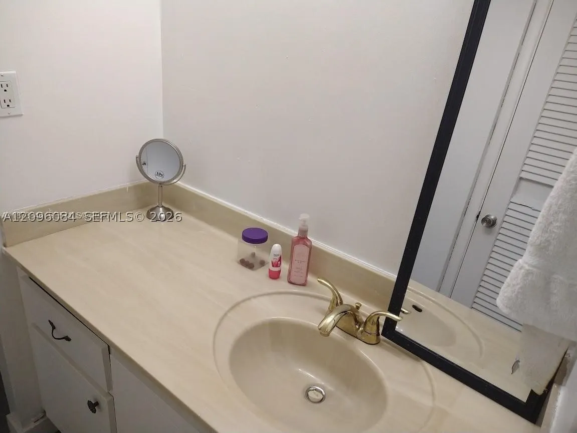 6039 Collins Ave #1710