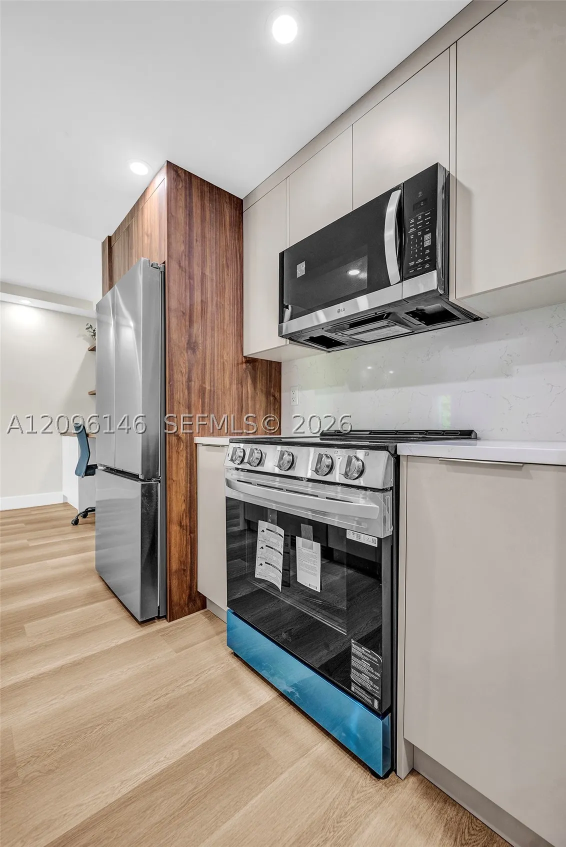 400 N Riverside Dr #203