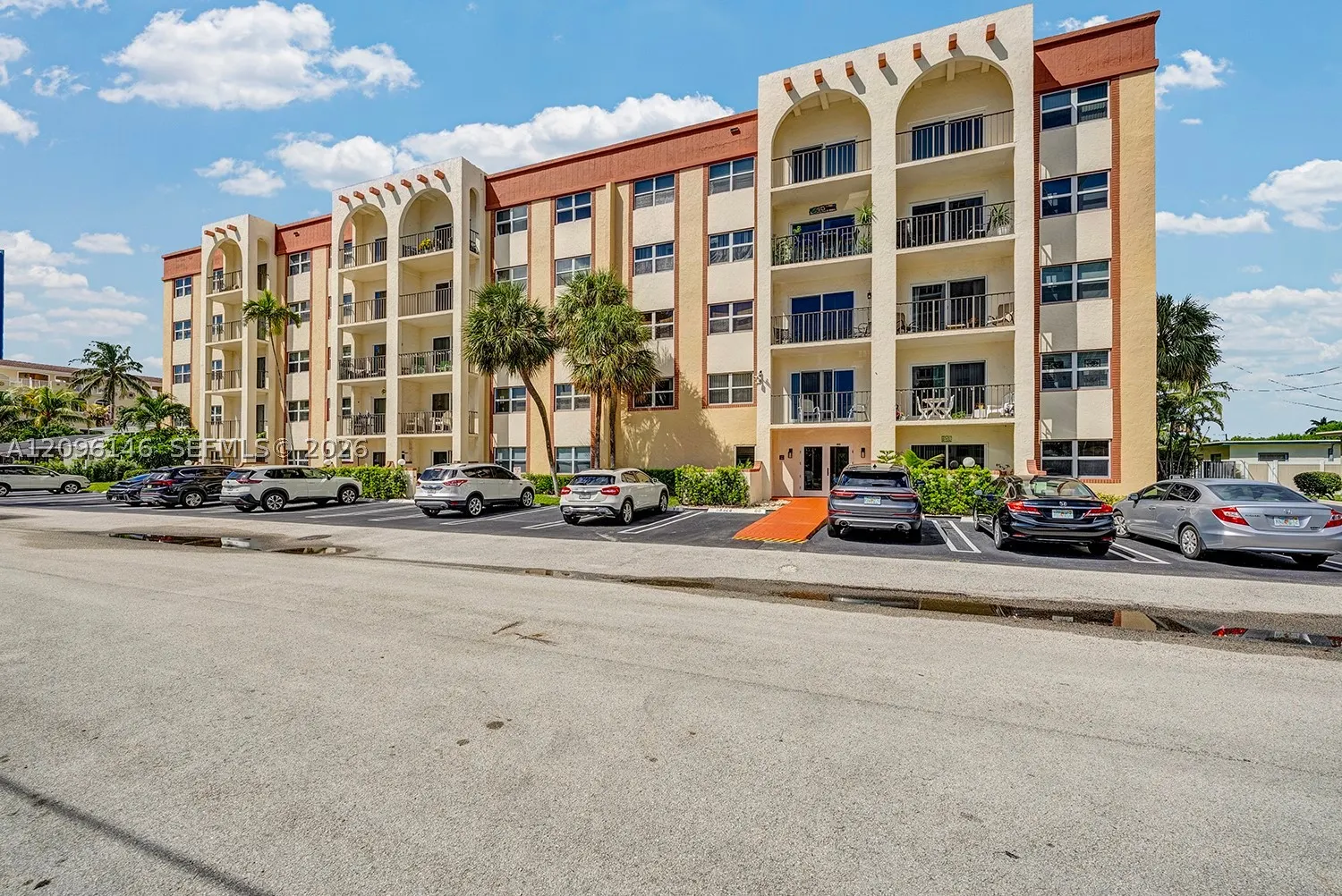 400 N Riverside Dr #203