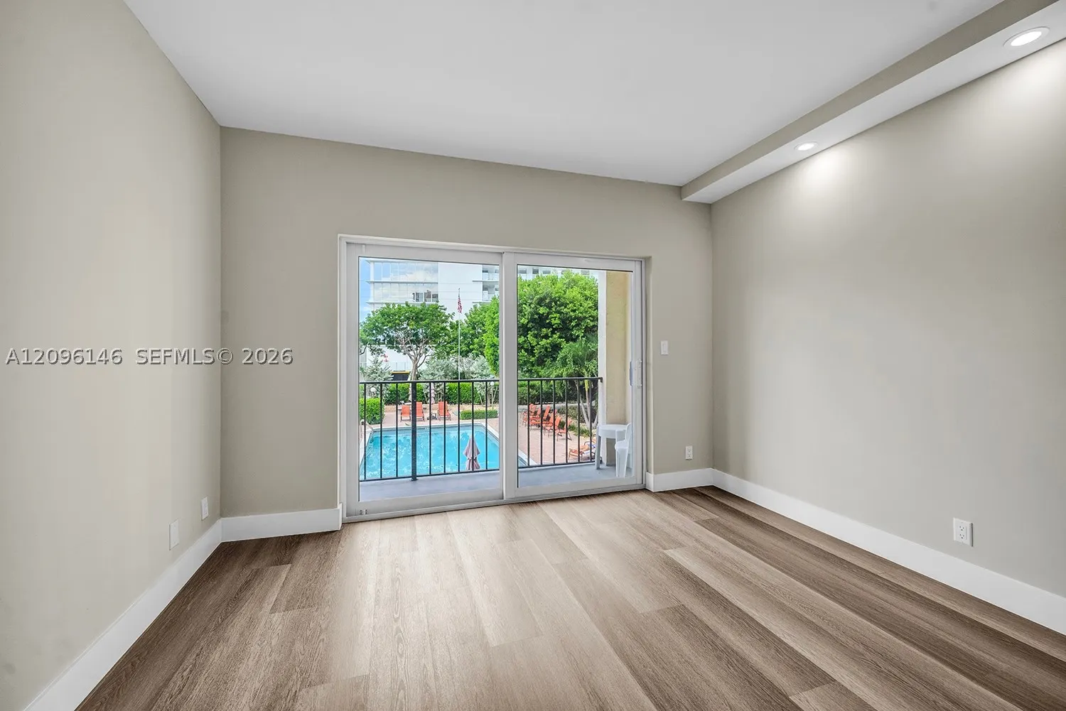 400 N Riverside Dr #203