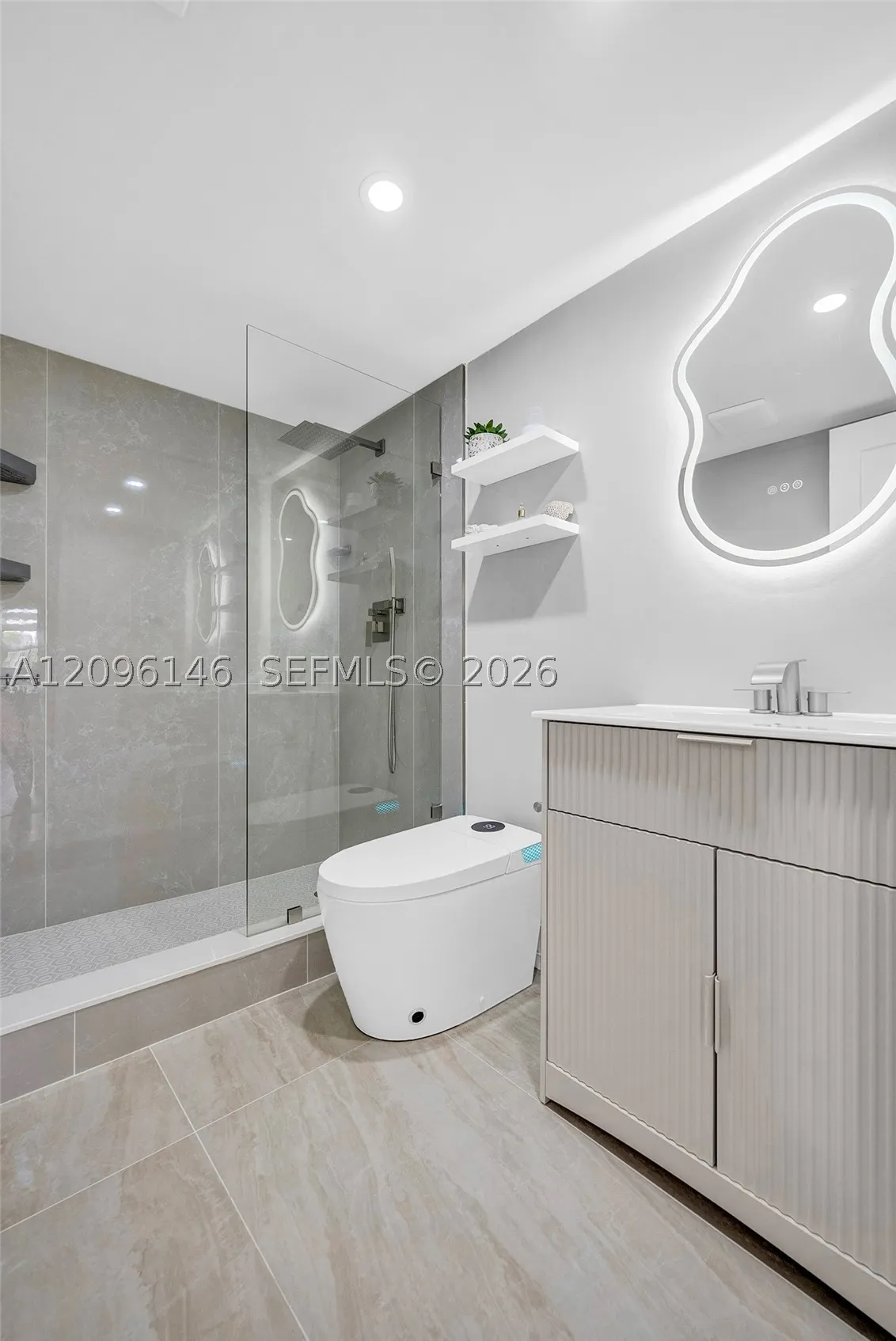 400 N Riverside Dr #203
