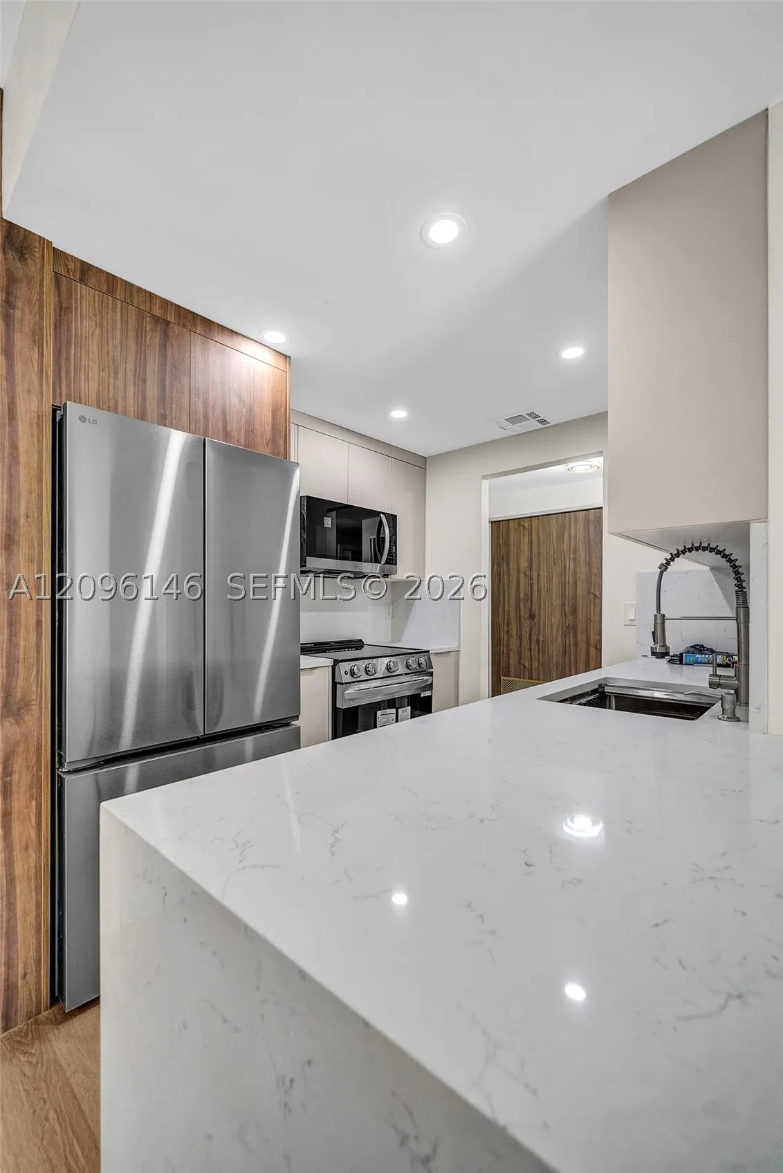 400 N Riverside Dr #203