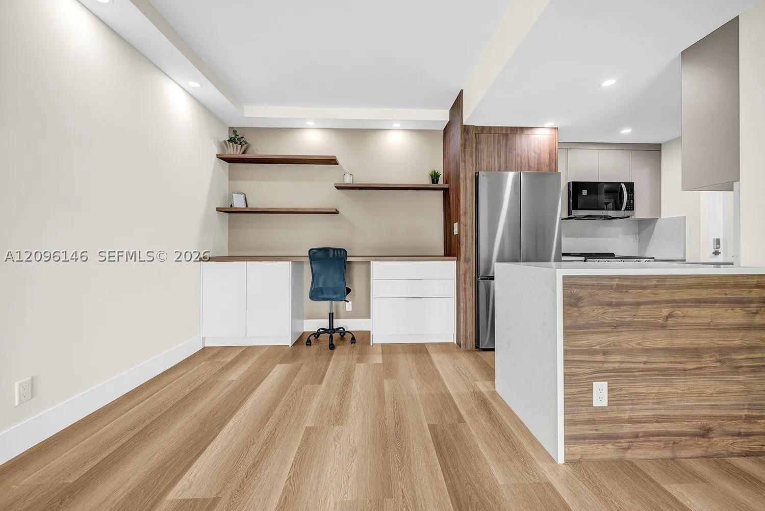400 N Riverside Dr #203