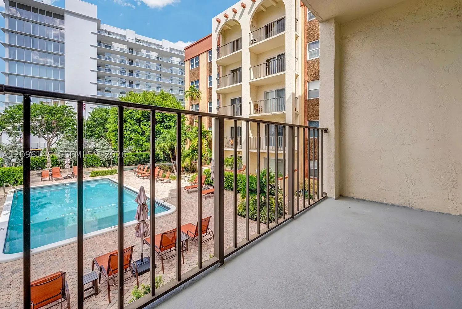 400 N Riverside Dr #203