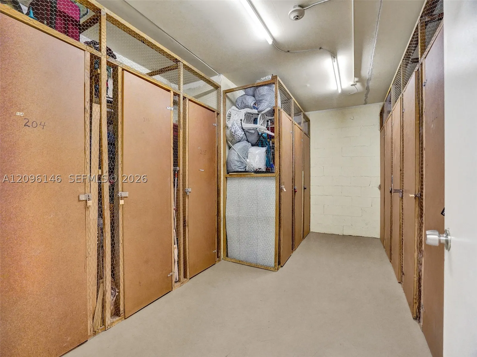 400 N Riverside Dr #203