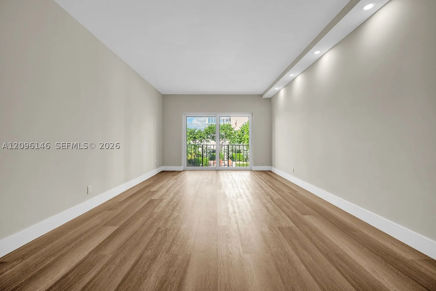 400 N Riverside Dr #203