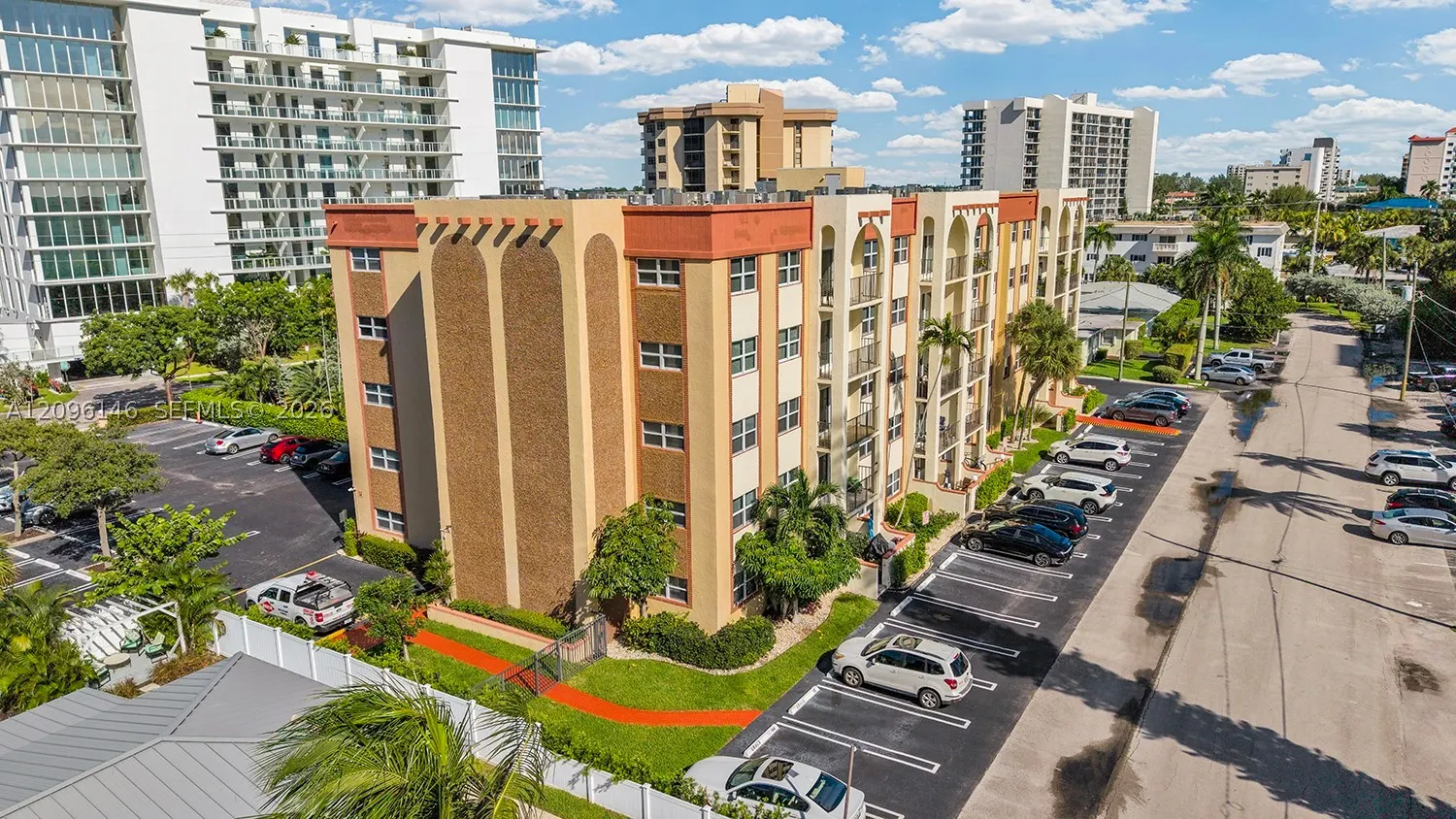 400 N Riverside Dr #203