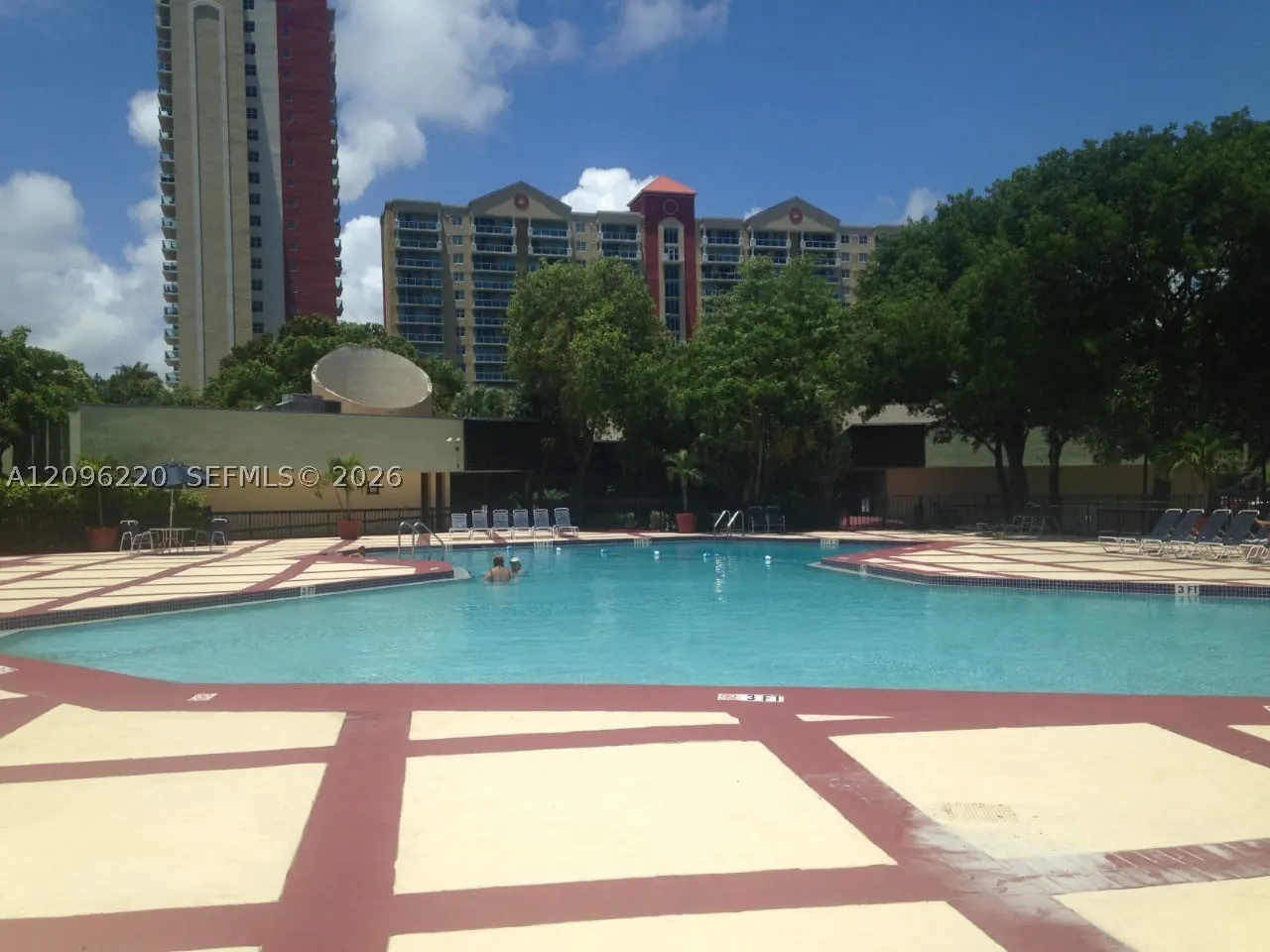 17021 N Bay Rd #521