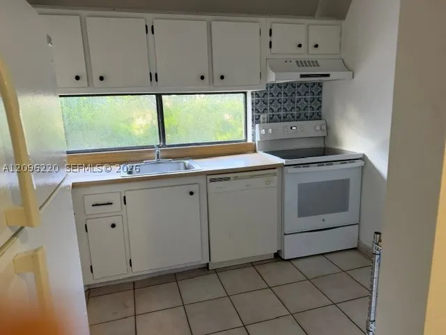 17021 N Bay Rd #521