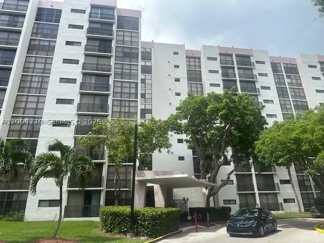 17021 N Bay Rd #521