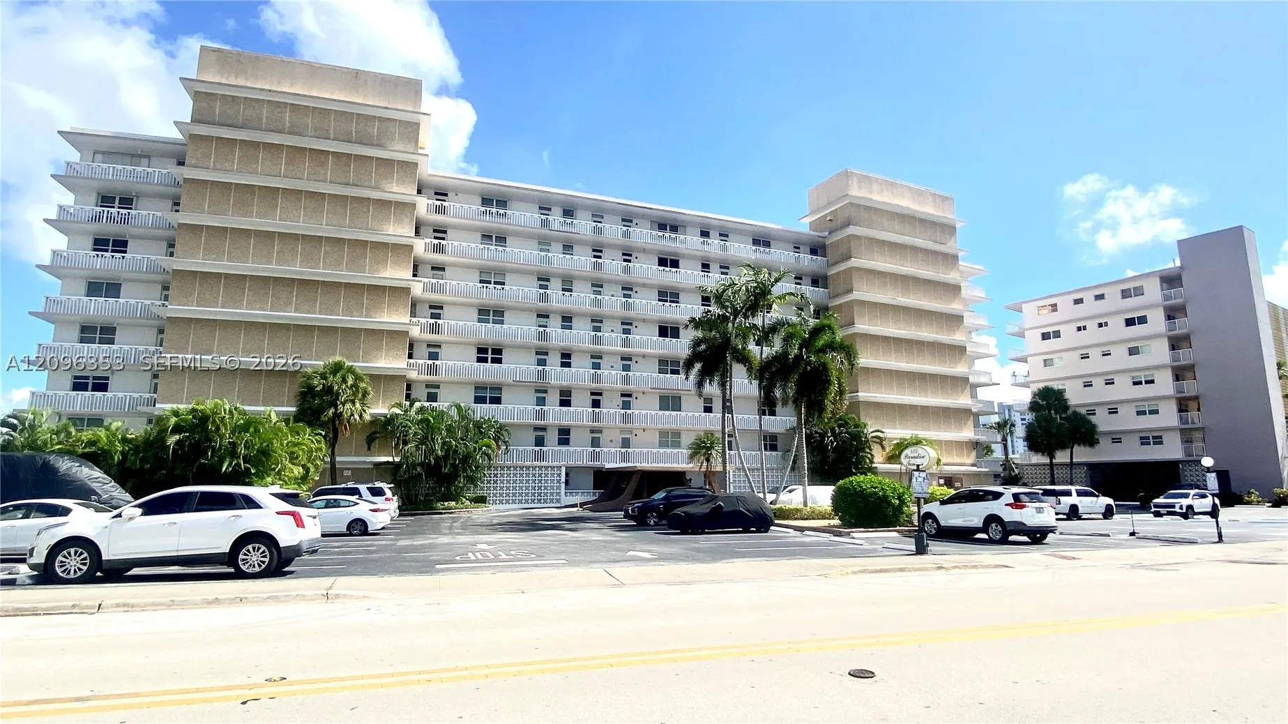 410 Golden Isles Dr #407