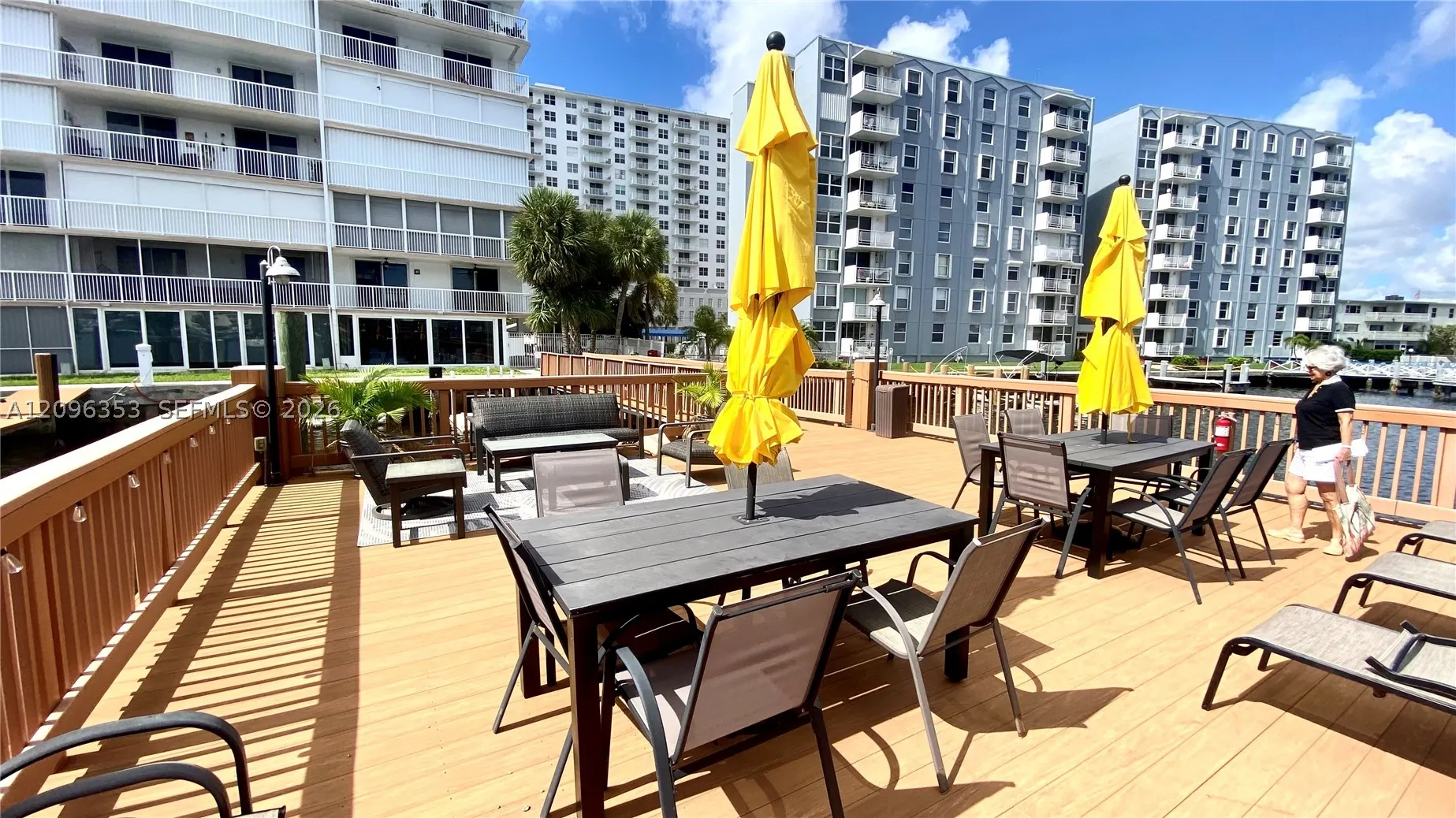 410 Golden Isles Dr #407