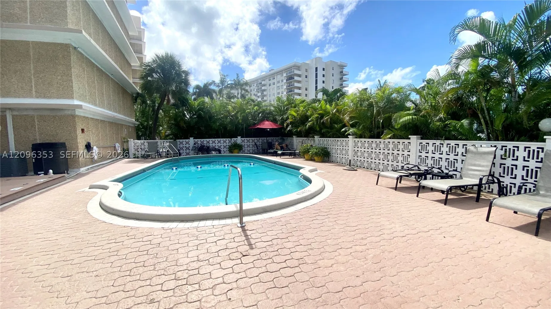 410 Golden Isles Dr #407