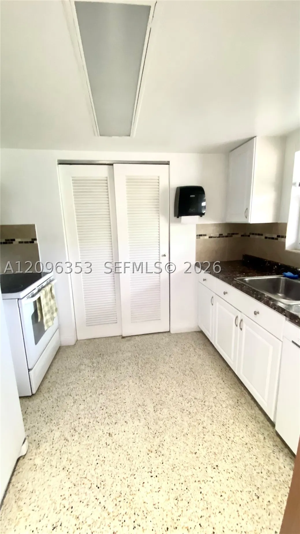 410 Golden Isles Dr #407