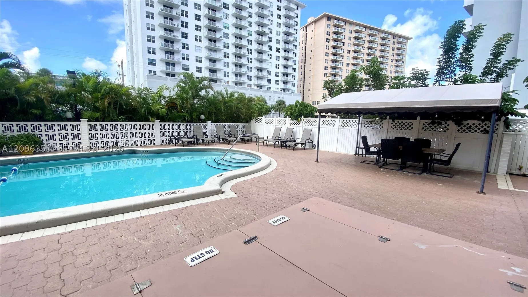 410 Golden Isles Dr #407