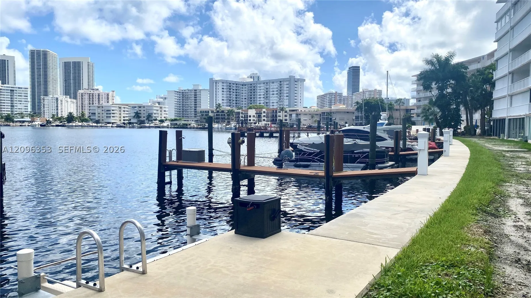 410 Golden Isles Dr #407