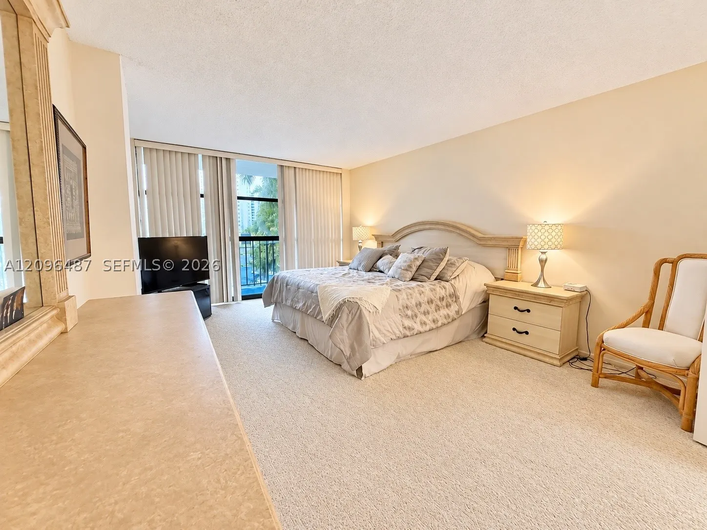 600 Parkview Dr #206