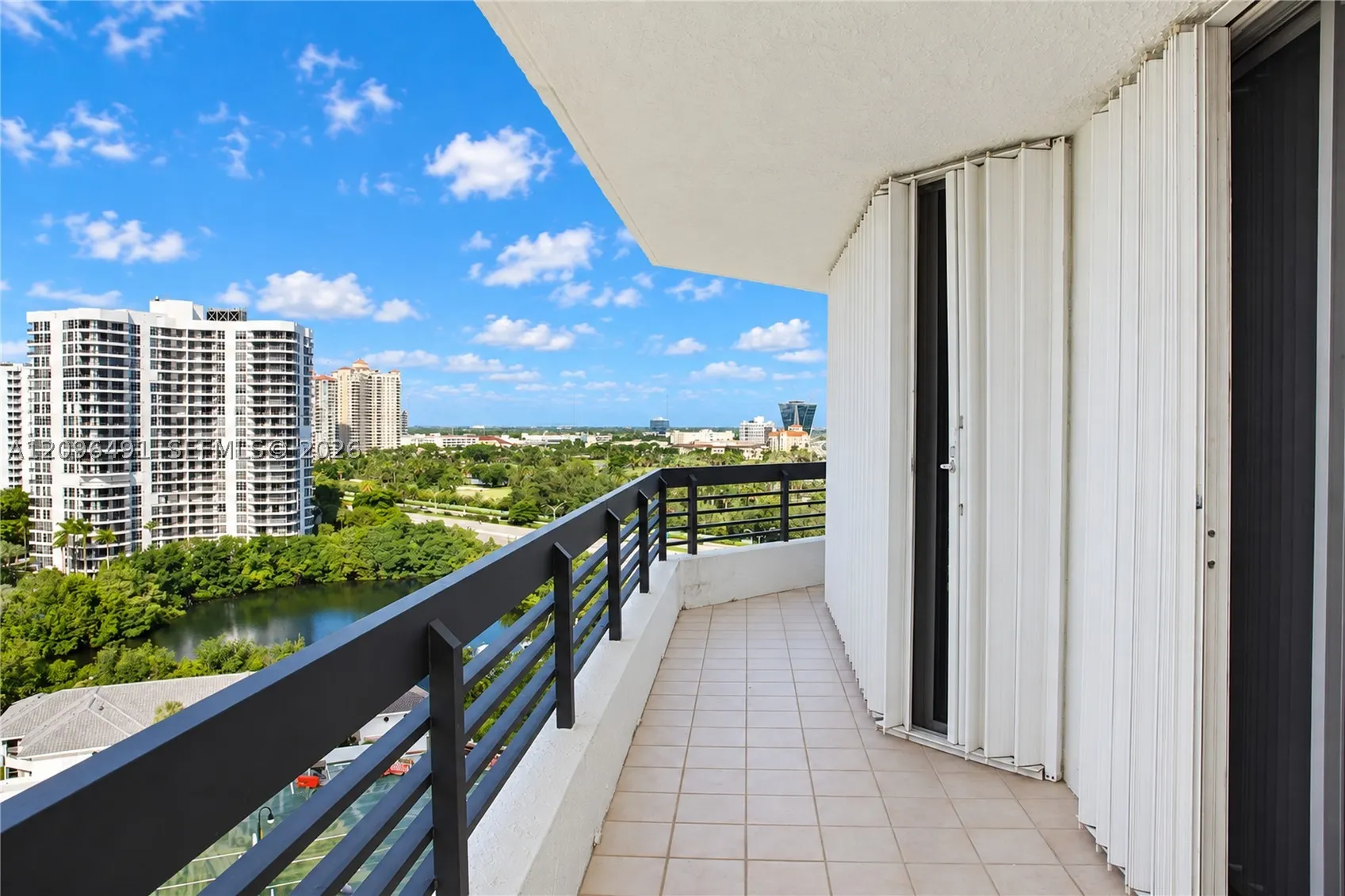 3500 Mystic Pointe Dr #1503