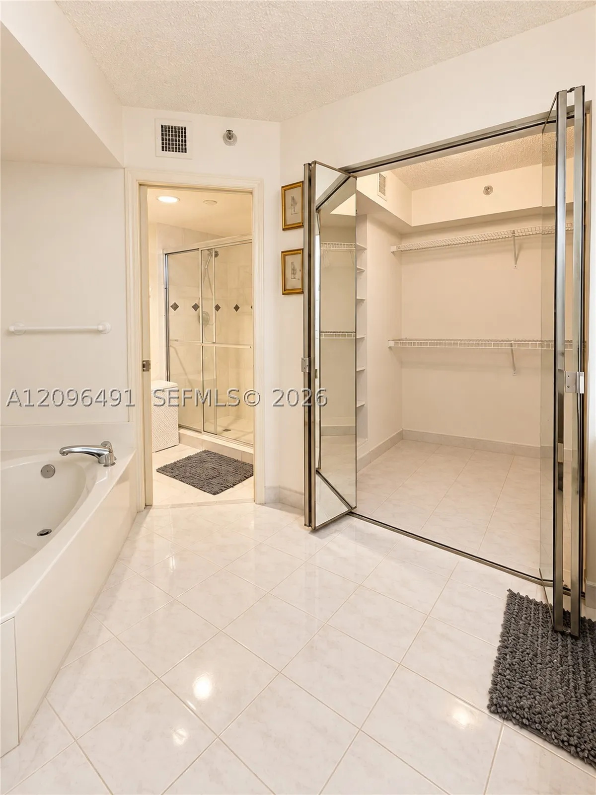 3500 Mystic Pointe Dr #1503