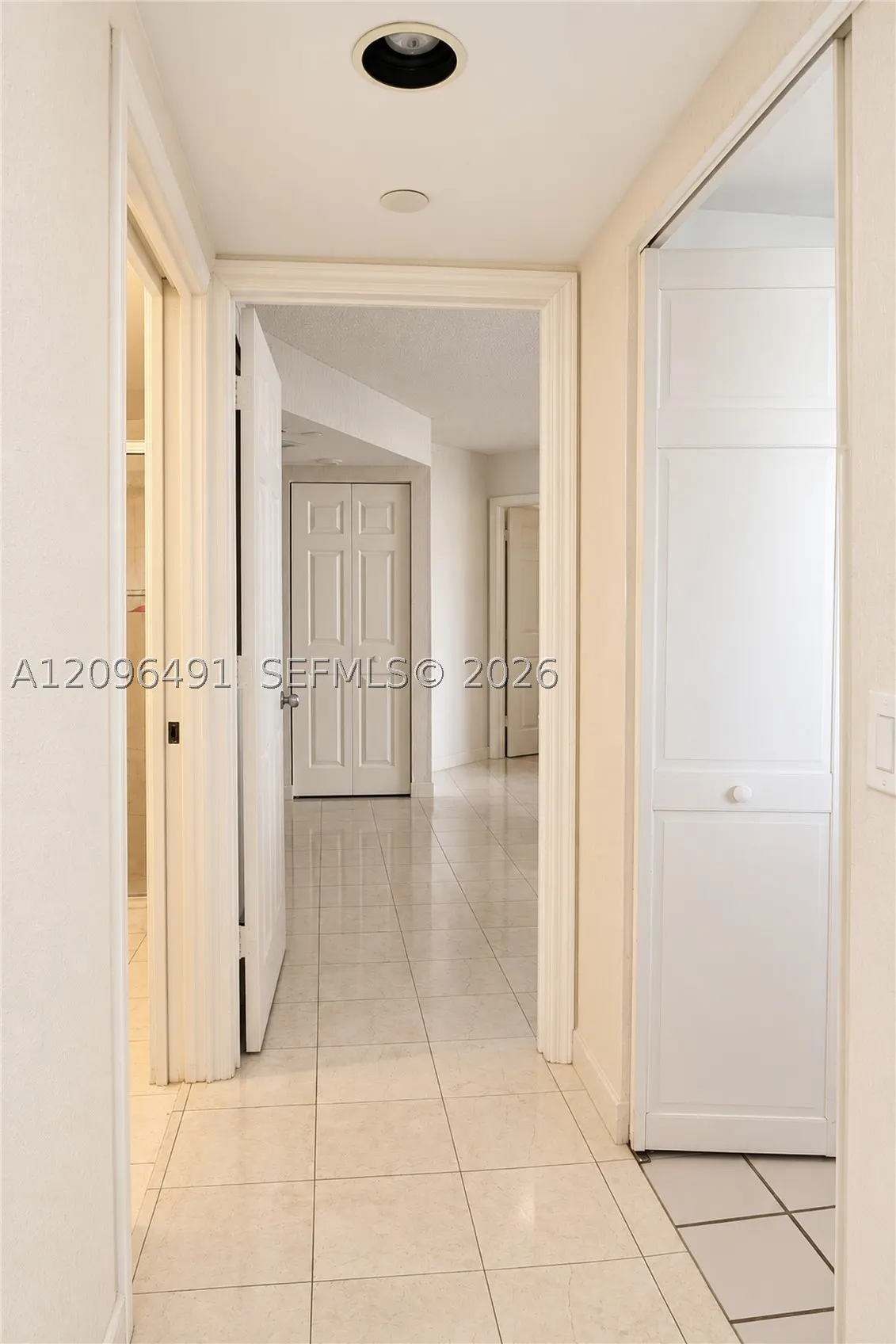 3500 Mystic Pointe Dr #1503