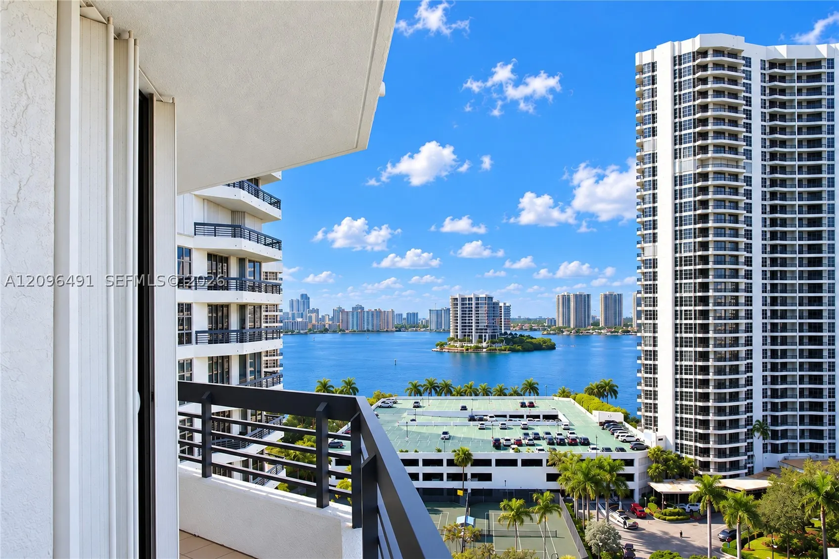 3500 Mystic Pointe Dr #1503