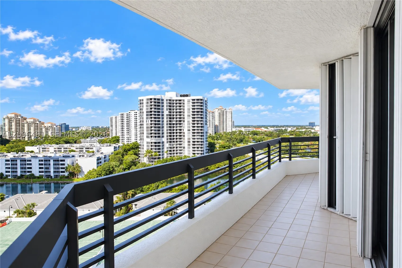 3500 Mystic Pointe Dr #1503