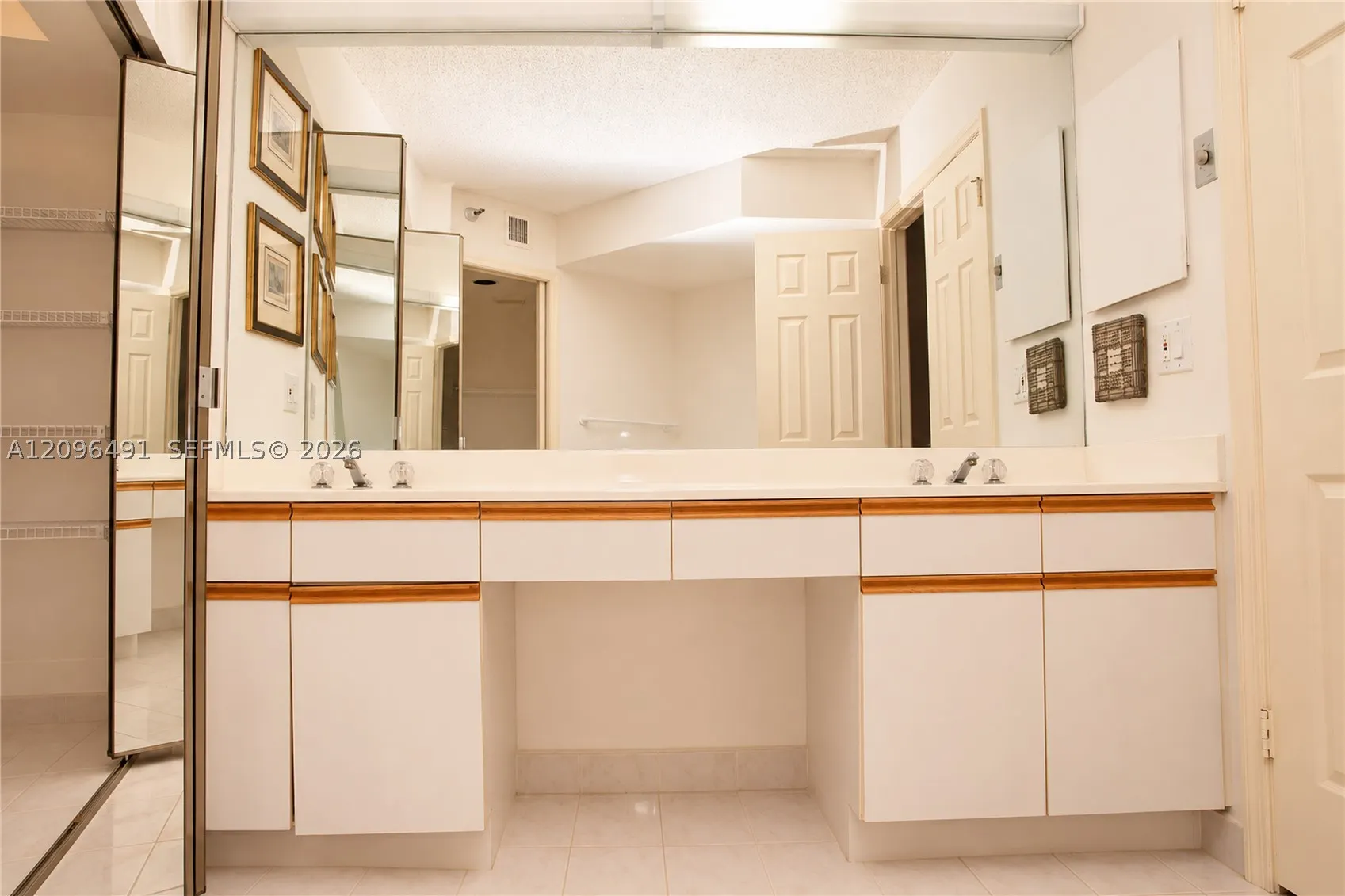 3500 Mystic Pointe Dr #1503