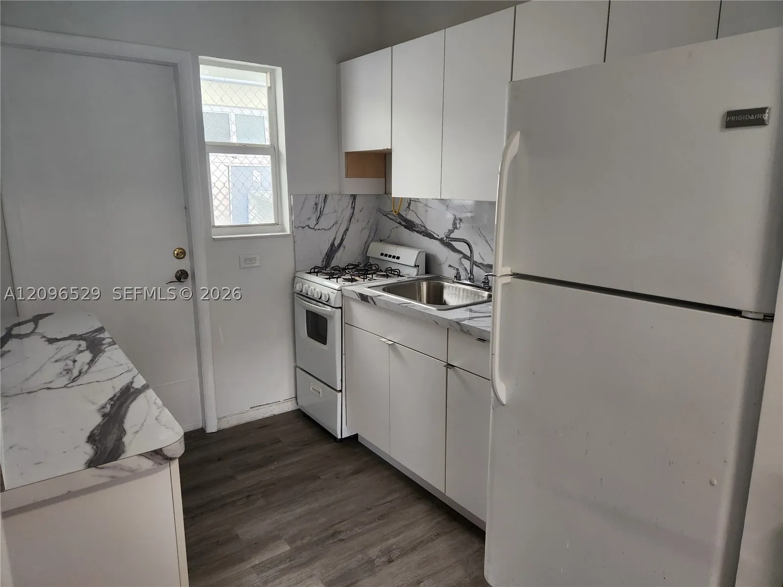 1239 Marseille Dr #4
