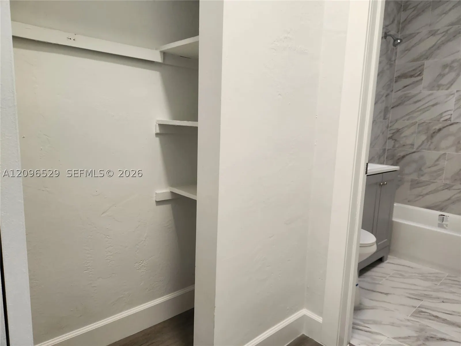 1239 Marseille Dr #4