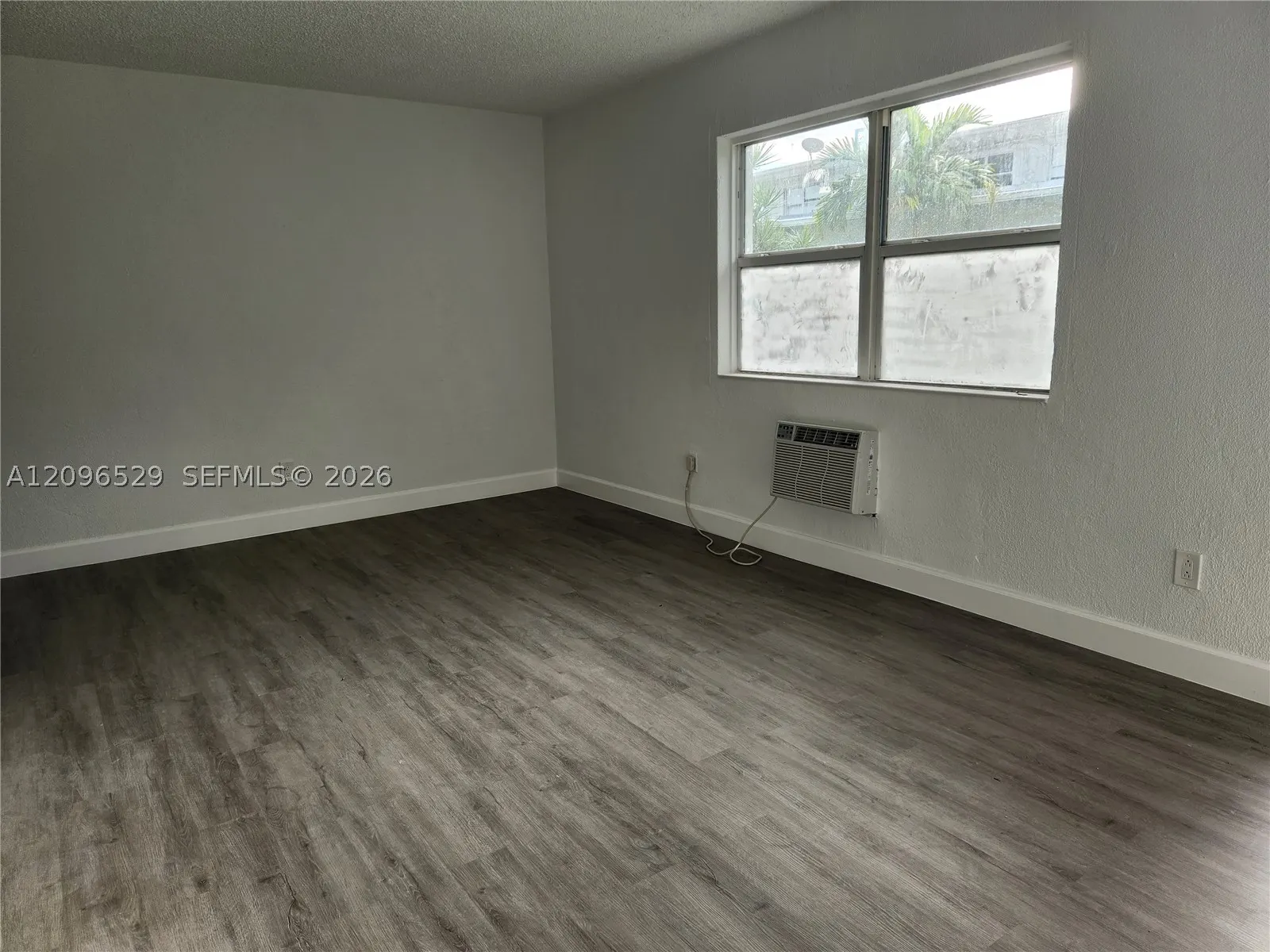 1239 Marseille Dr #4