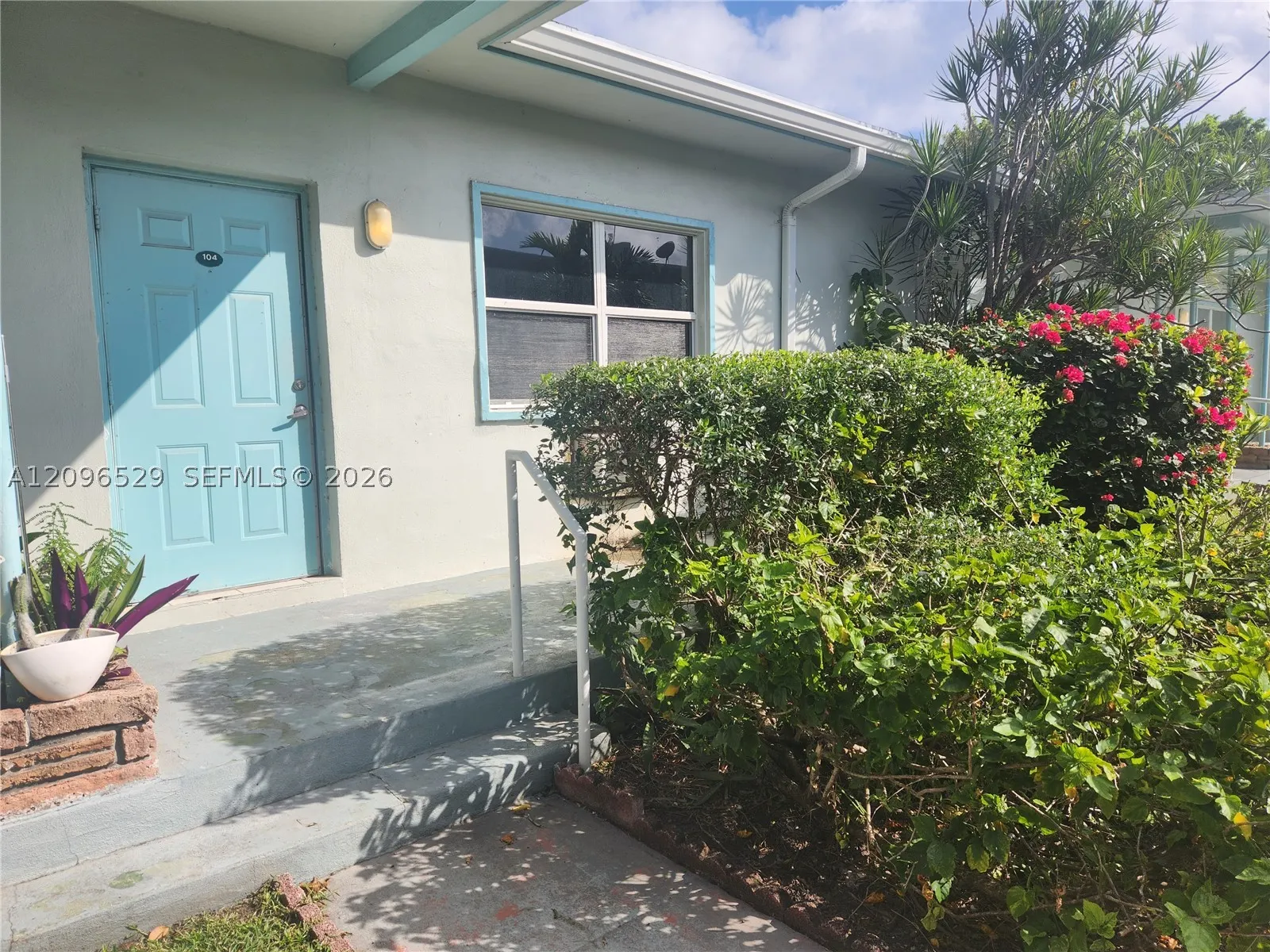 1239 Marseille Dr #4