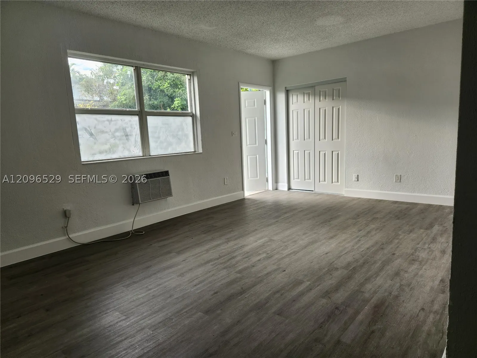 1239 Marseille Dr #4