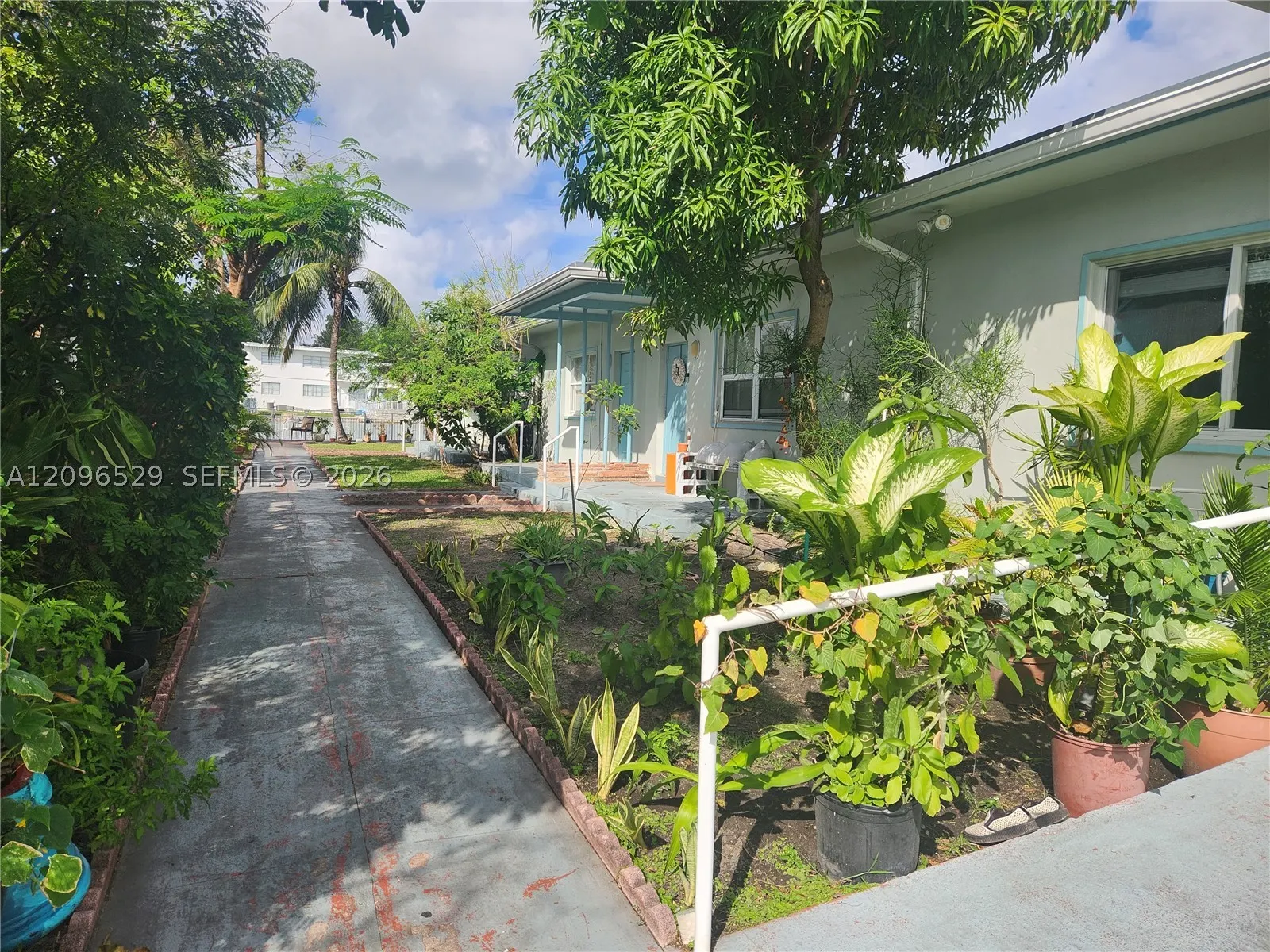 1239 Marseille Dr #4