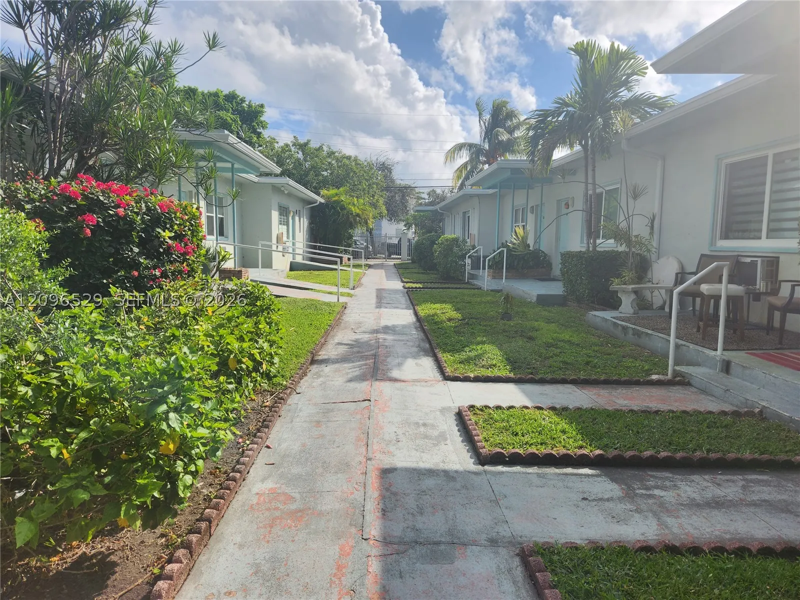 1239 Marseille Dr #4