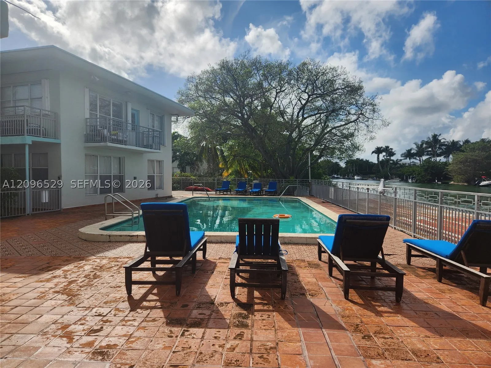 1239 Marseille Dr #4