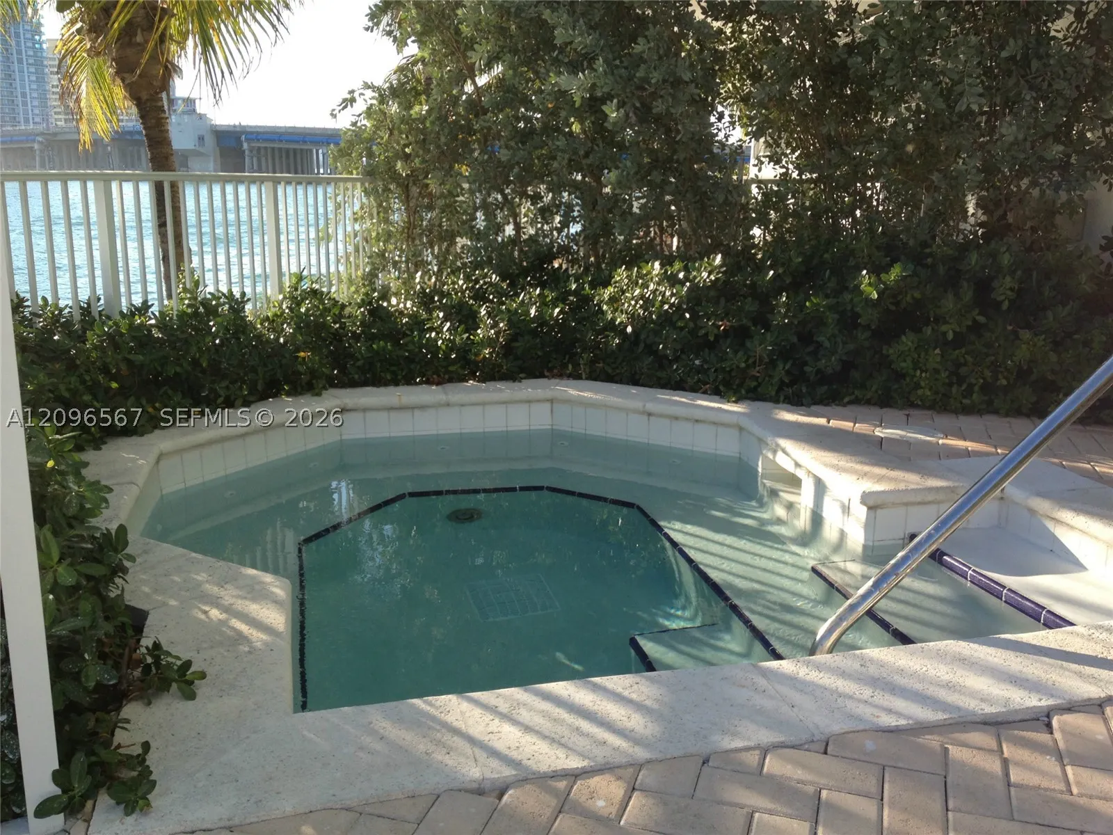 2000 Bay Dr #203