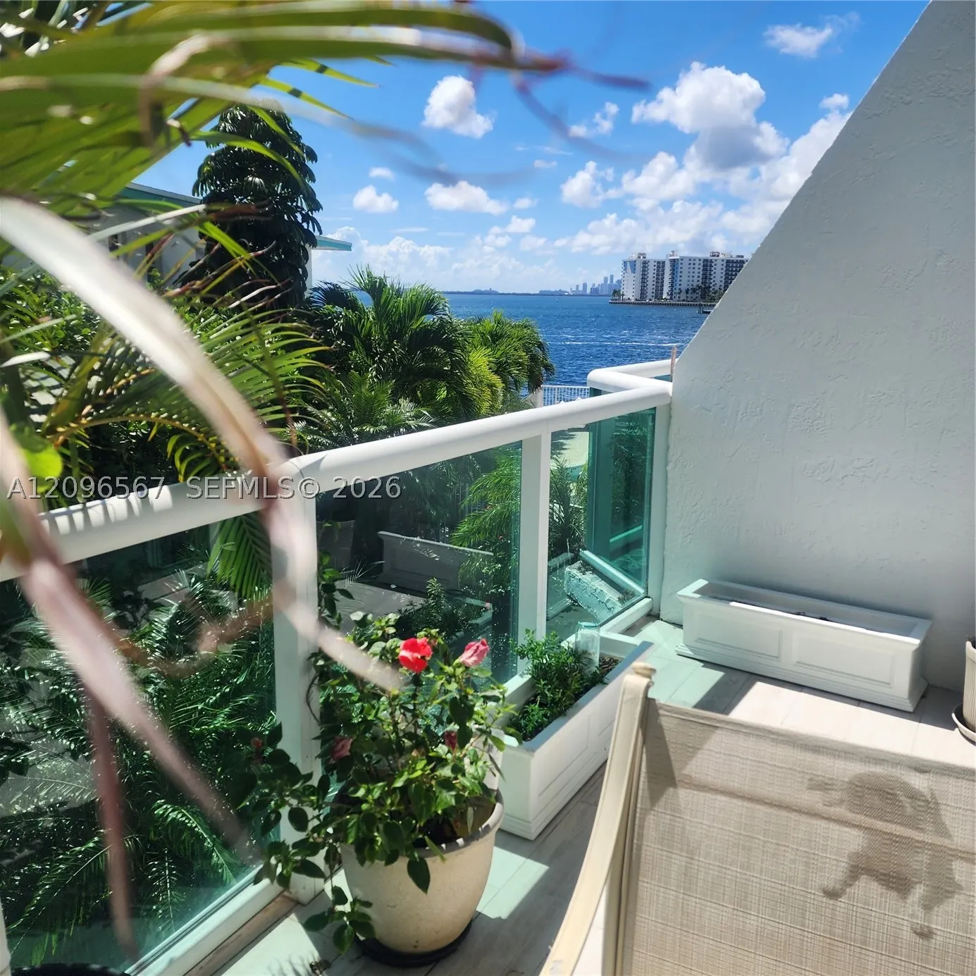 2000 Bay Dr #203