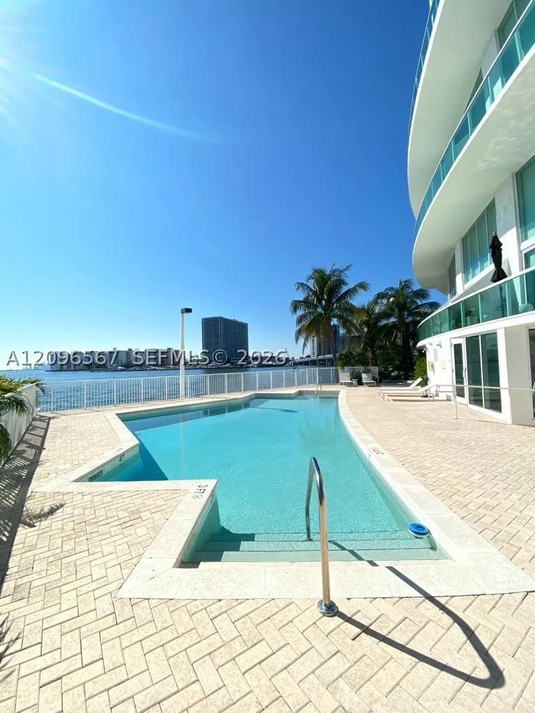 2000 Bay Dr #203