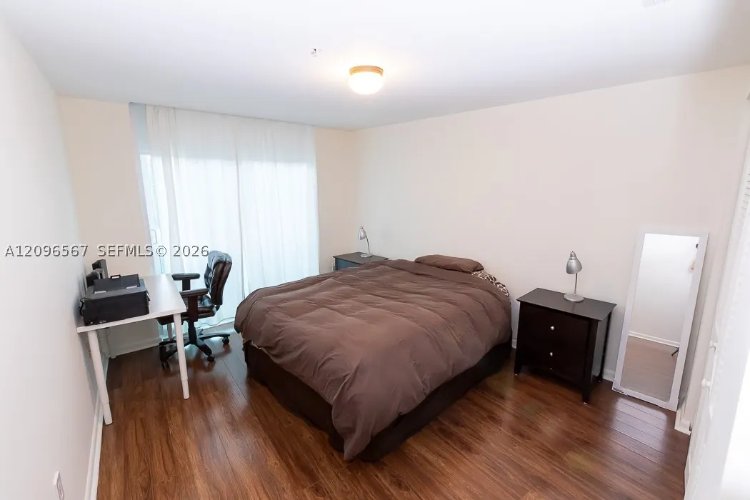 2000 Bay Dr #203