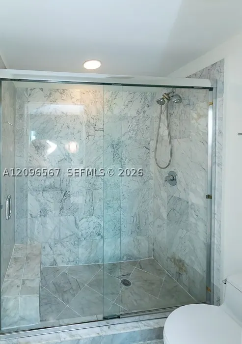 2000 Bay Dr #203