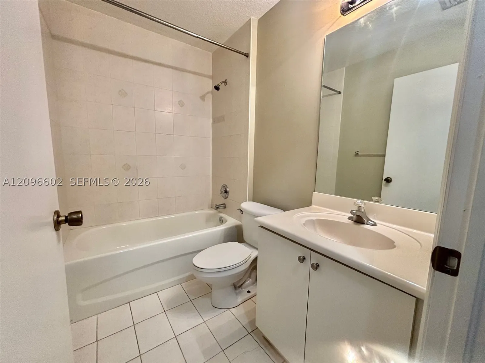 2307 Anchor Ct #4006
