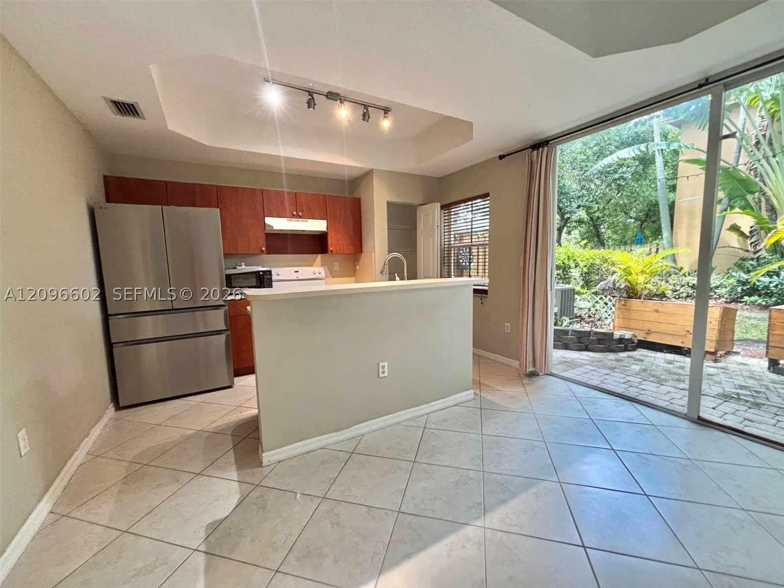 2307 Anchor Ct #4006