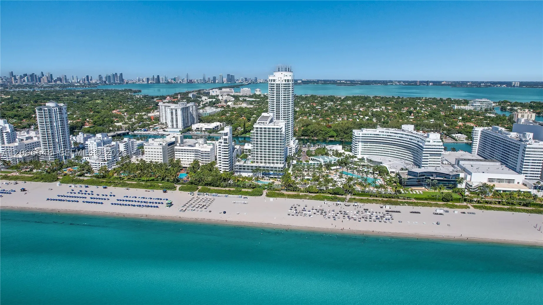 4391 Collins Ave #913/914