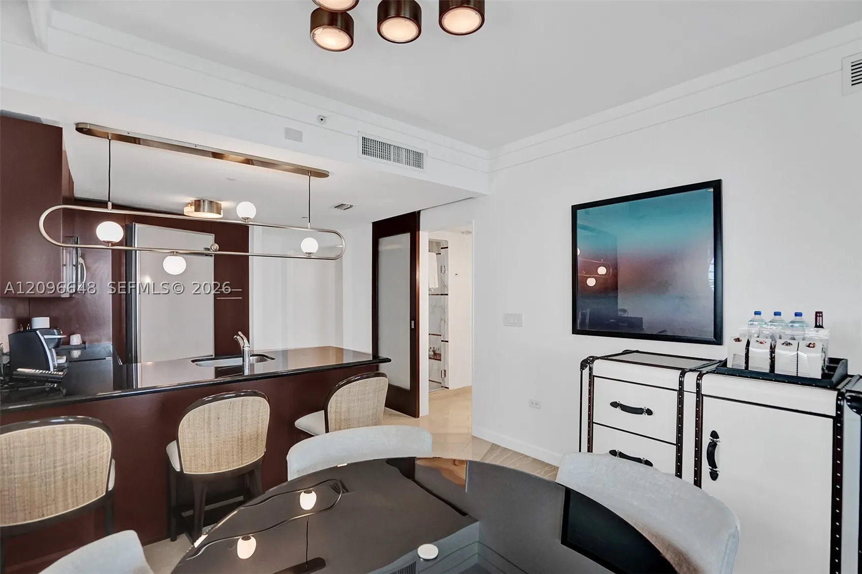 4391 Collins Ave #913/914